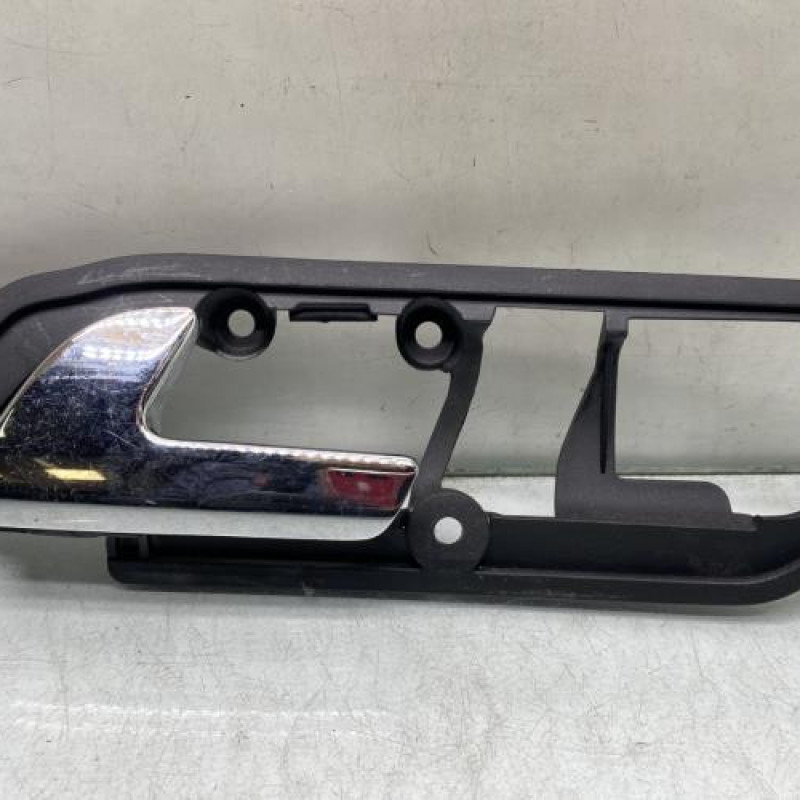 Poignee interieur avant gauche VOLKSWAGEN POLO 4 Photo n°1