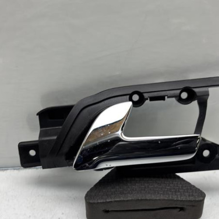 Poignee interieur arriere gauche VOLKSWAGEN POLO 4 Photo n°1