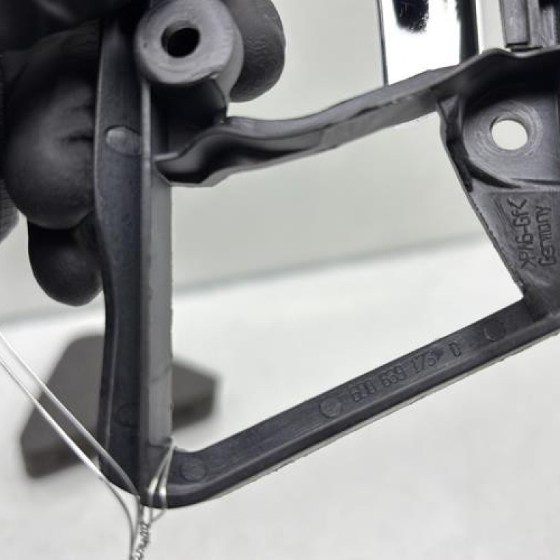 Poignee interieur arriere gauche VOLKSWAGEN POLO 4 Photo n°4