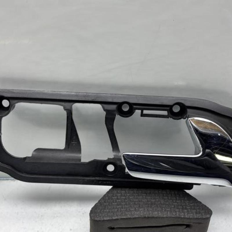 Poignee interieur avant droit VOLKSWAGEN POLO 4 Photo n°1