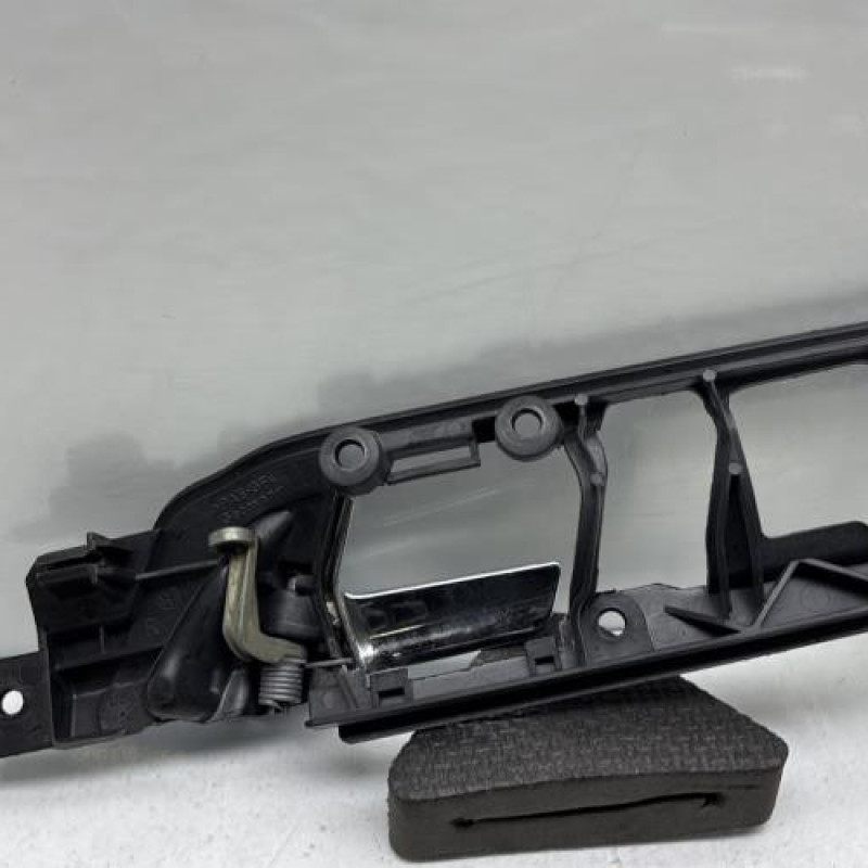 Poignee interieur avant droit VOLKSWAGEN POLO 4 Photo n°2