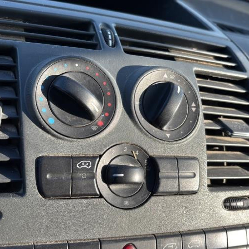 Poignee porte coffre droit MERCEDES VITO 639 Photo n°18