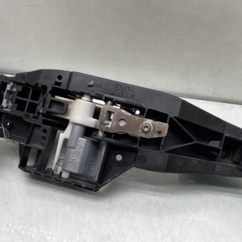 Poignee porte arriere droit PEUGEOT 2008 1 Photo n°2