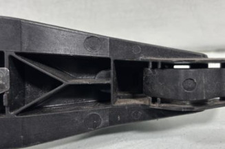 Poignee porte arriere gauche PEUGEOT 2008 1