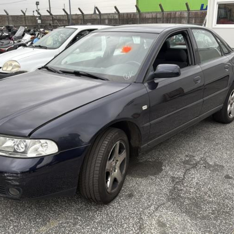 Poignee porte avant gauche AUDI A4 1 Photo n°5