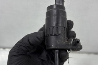 Pompe lave glace arriere VOLKSWAGEN TOURAN 3 Photo n°1