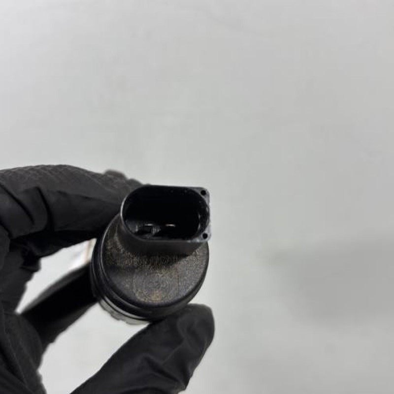 Pompe lave glace arriere VOLKSWAGEN TOURAN 3 Photo n°2