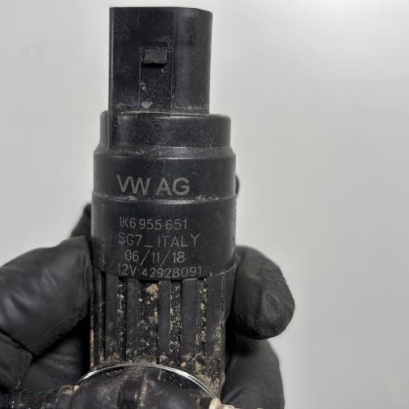 Pompe lave glace arriere VOLKSWAGEN TOURAN 3 Photo n°3