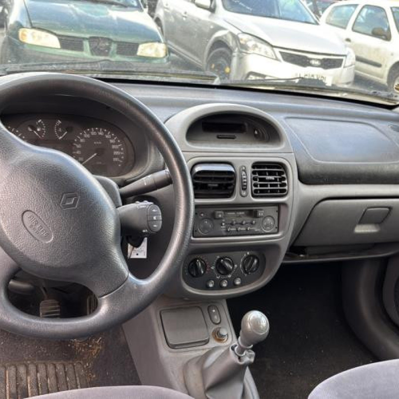 Pompe à carburant RENAULT CLIO 2 Photo n°17