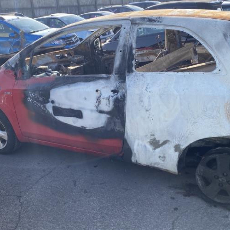 Pompe lave glace arriere TOYOTA YARIS 2 Photo n°10