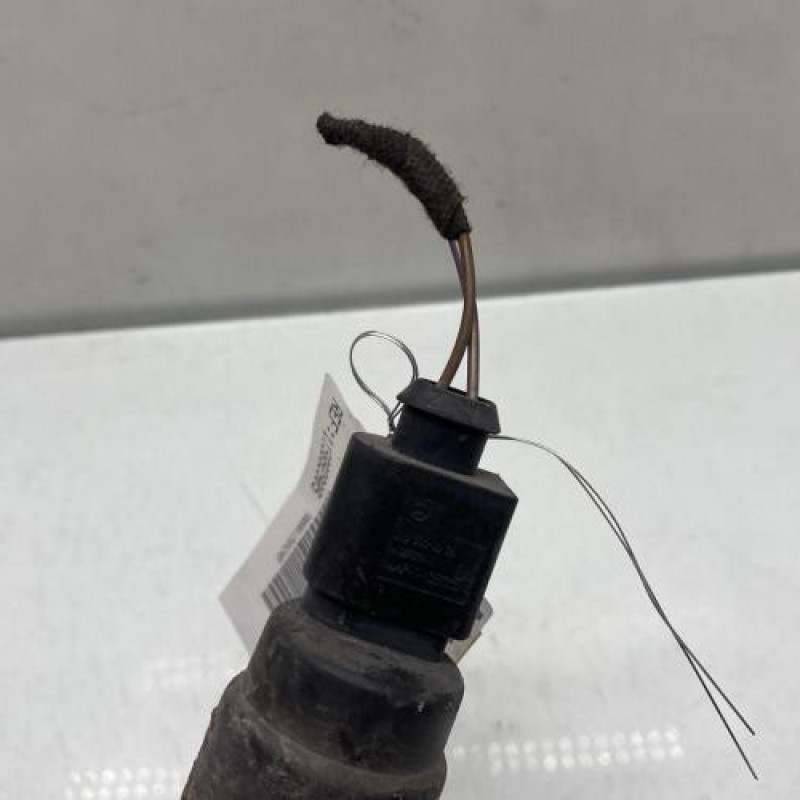 Pompe lave glace avant MERCEDES VITO 639 Photo n°3