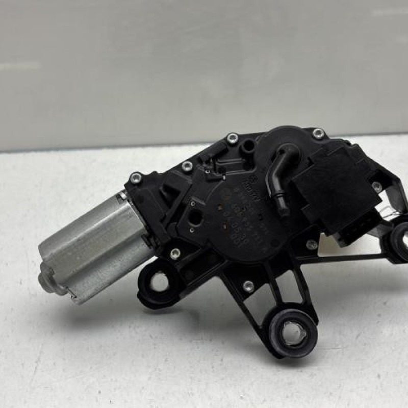 Moteur essuie glace arriere VOLKSWAGEN POLO 4 Photo n°3