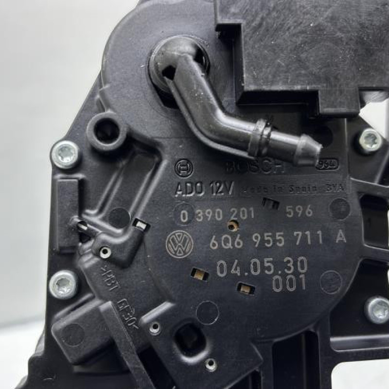 Moteur essuie glace arriere VOLKSWAGEN POLO 4 Photo n°5