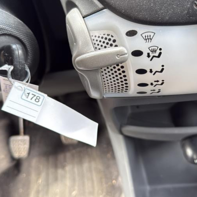 Moteur essuie glace arriere PEUGEOT 107 Photo n°19