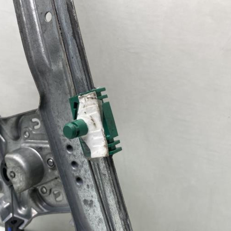 Leve vitre mecanique avant gauche RENAULT CLIO 3 Photo n°4