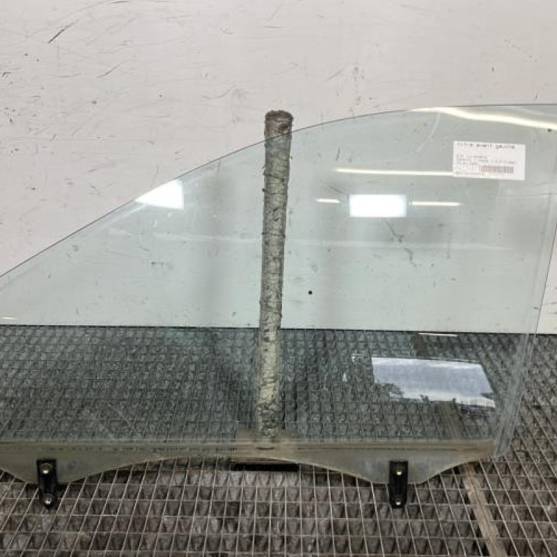 Vitre avant gauche KIA SORENTO 1 Photo n°1