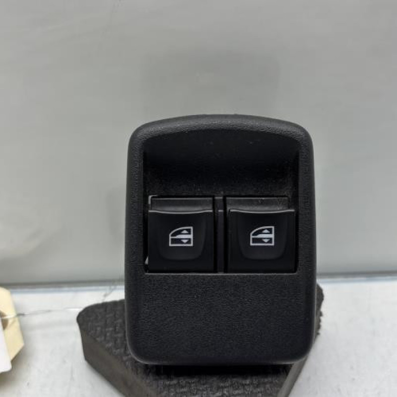 Interrupteur de leve vitre avant gauche DACIA SANDERO 2 Photo n°1