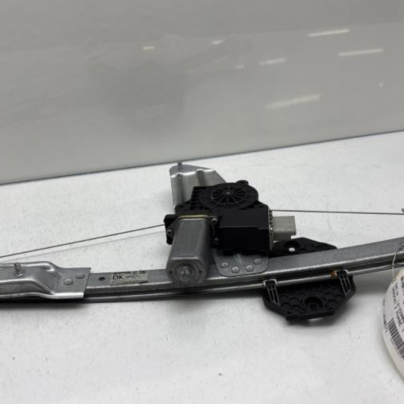 Leve vitre electrique avant gauche DACIA SANDERO 2 Photo n°1