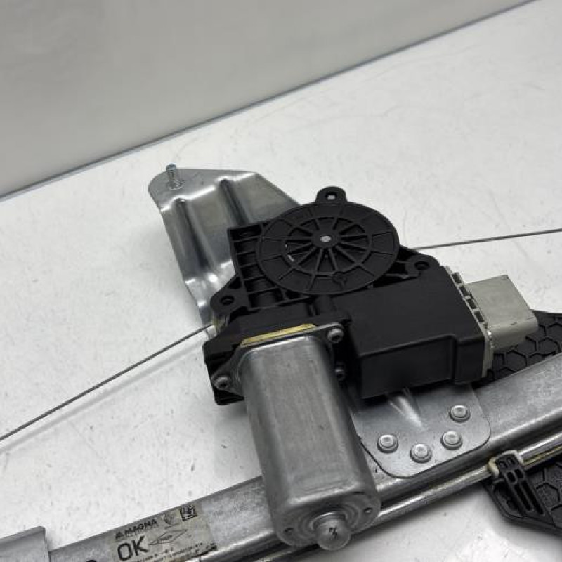 Leve vitre electrique avant gauche DACIA SANDERO 2 Photo n°4