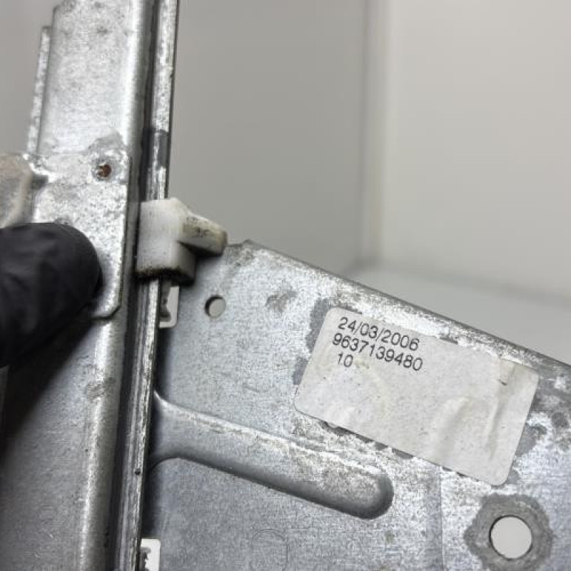 Leve vitre electrique avant gauche PEUGEOT 307 Photo n°4
