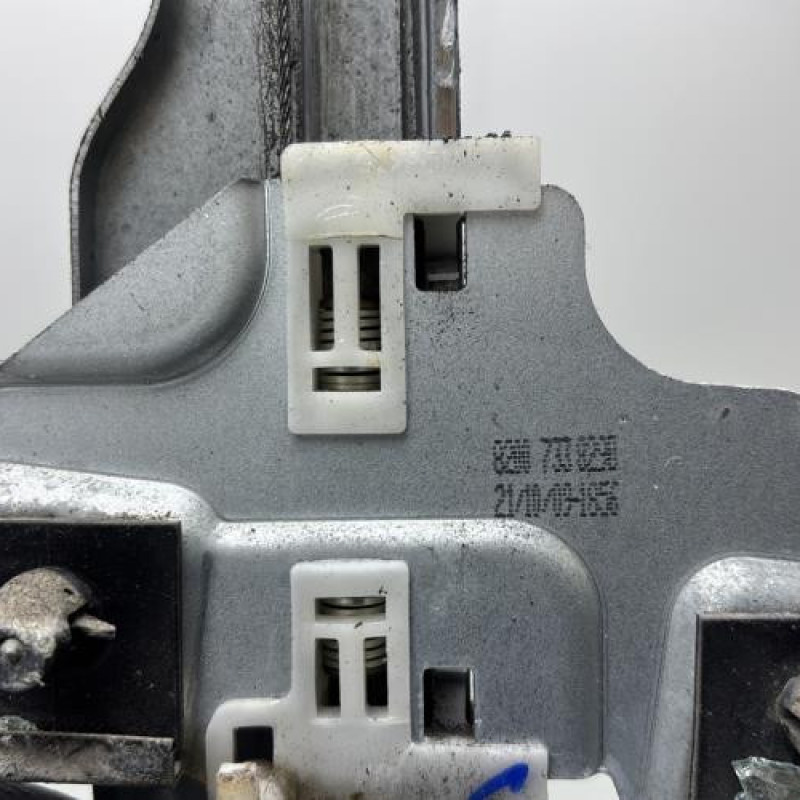 Leve vitre electrique avant gauche DACIA SANDERO 1 Photo n°8