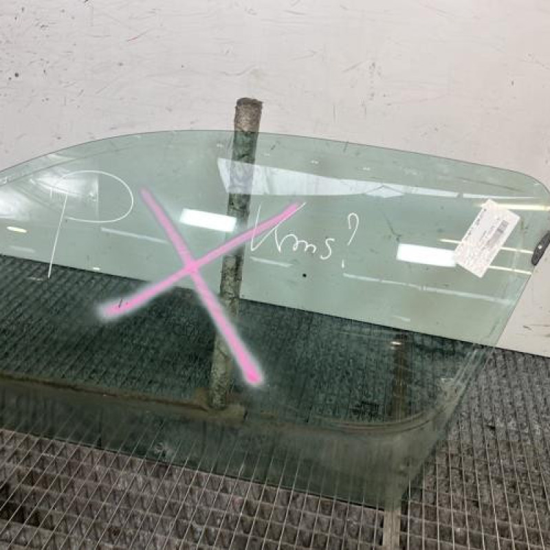 Vitre avant gauche RENAULT MEGANE 1 Photo n°3