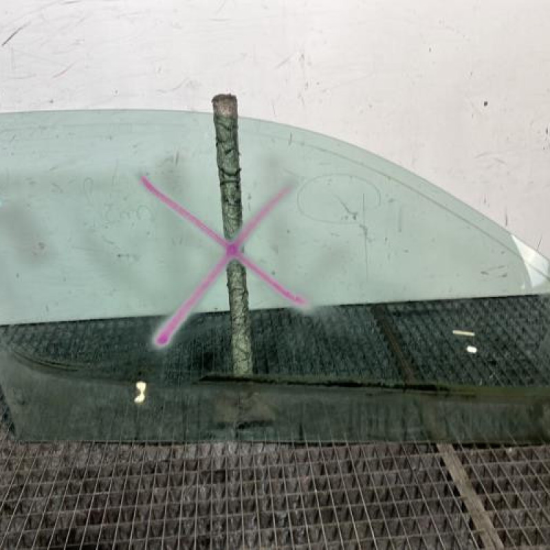 Vitre avant gauche RENAULT MEGANE 1 Photo n°4