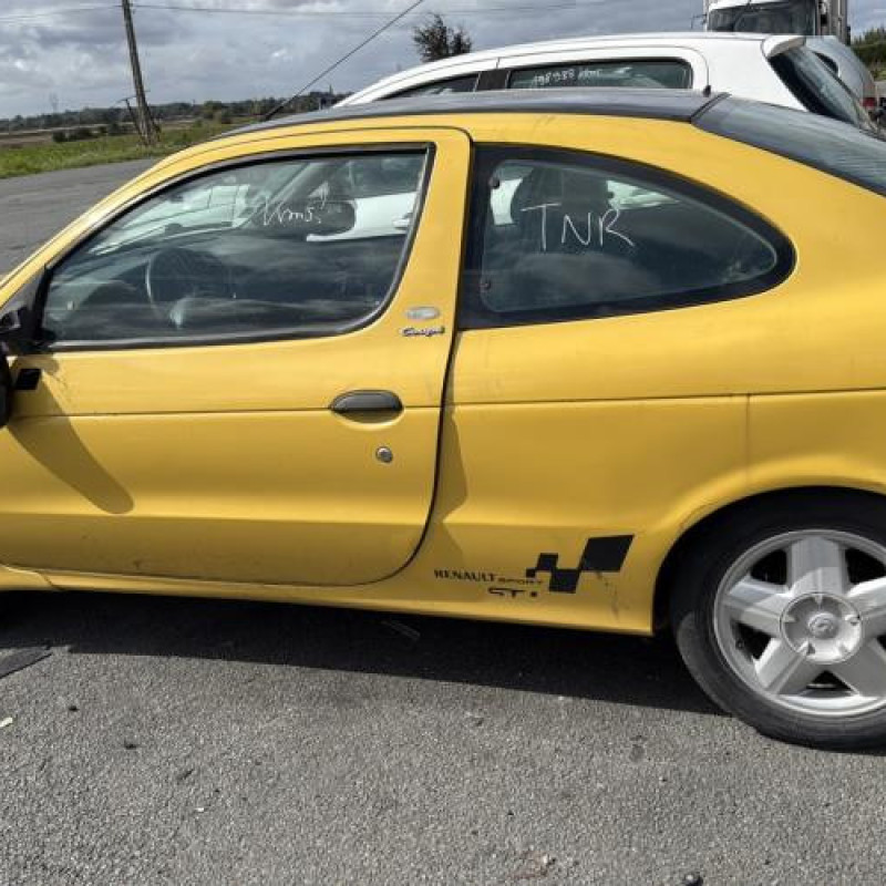 Vitre avant gauche RENAULT MEGANE 1 Photo n°10