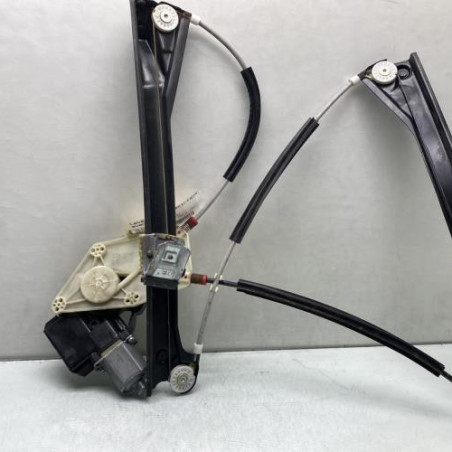 Leve vitre electrique avant droit VOLKSWAGEN POLO 5 Photo n°1