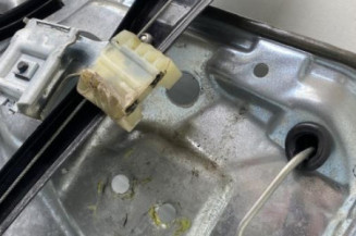 Leve vitre electrique avant gauche VOLKSWAGEN POLO 4