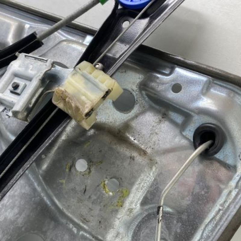 Leve vitre electrique avant gauche VOLKSWAGEN POLO 4 Photo n°6