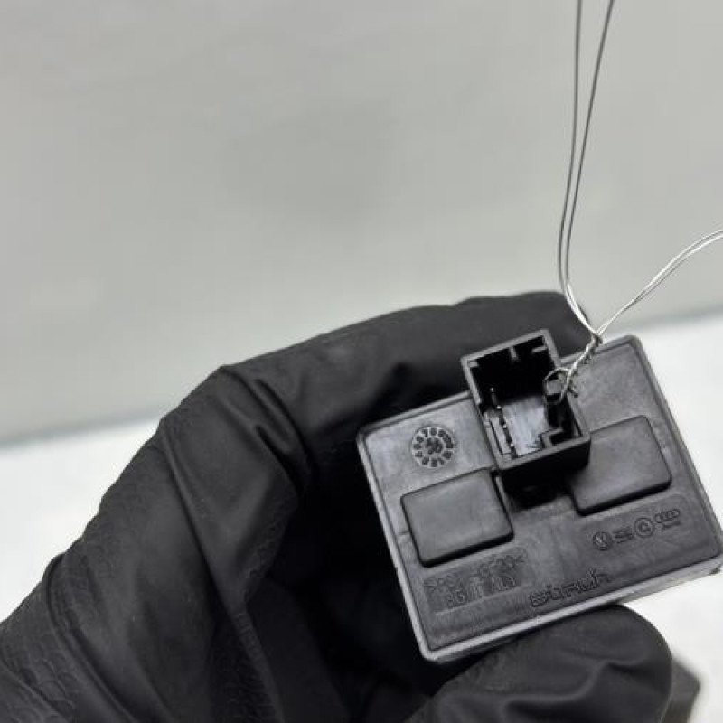 Interrupteur de leve vitre avant gauche VOLKSWAGEN POLO 4 Photo n°2