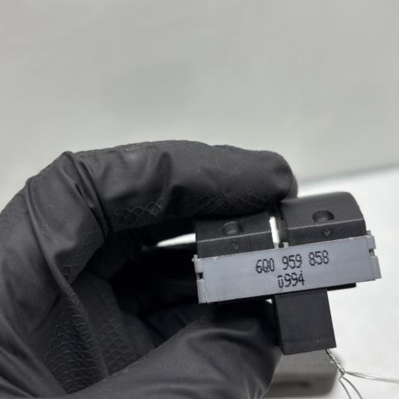 Interrupteur de leve vitre avant gauche VOLKSWAGEN POLO 4 Photo n°3