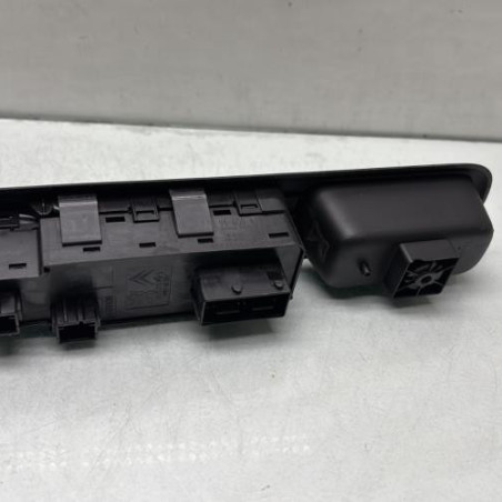 Interrupteur de leve vitre avant gauche PEUGEOT 3008 1