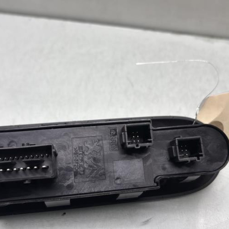 Interrupteur de leve vitre avant gauche PEUGEOT 3008 1 Photo n°4