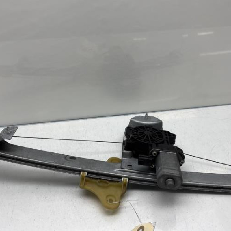Leve vitre electrique avant droit RENAULT CLIO 4 Photo n°1