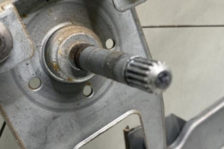 Leve vitre mecanique arriere droit DACIA SANDERO 1