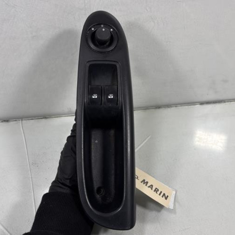 Interrupteur de leve vitre avant gauche RENAULT CLIO 2 Photo n°1