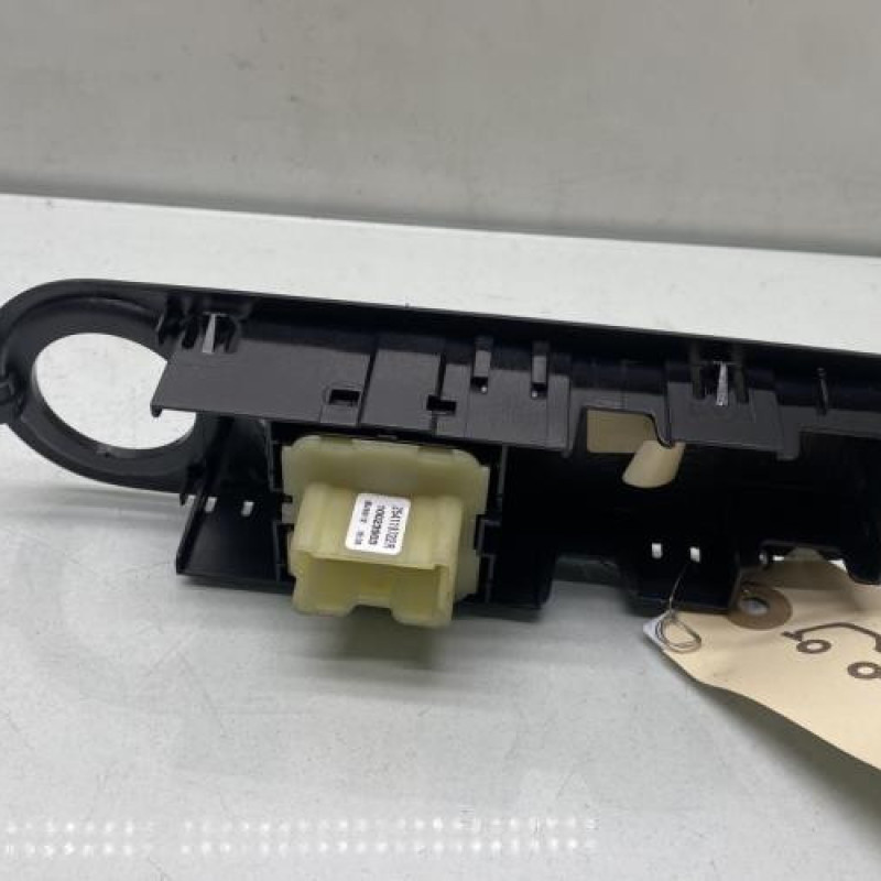 Interrupteur de leve vitre avant gauche RENAULT CLIO 4 Photo n°2