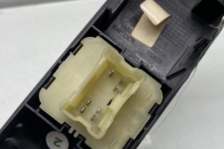 Interrupteur de leve vitre avant gauche RENAULT CLIO 4