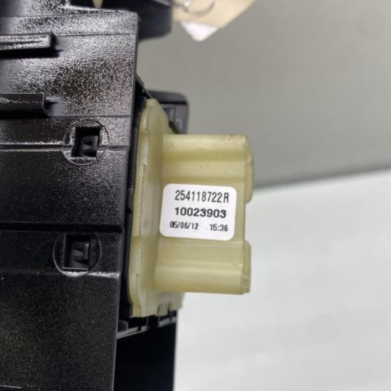 Interrupteur de leve vitre avant gauche RENAULT CLIO 4 Photo n°4