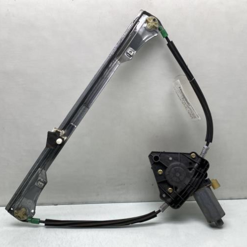 Leve vitre electrique avant droit RENAULT CLIO 2 Photo n°1