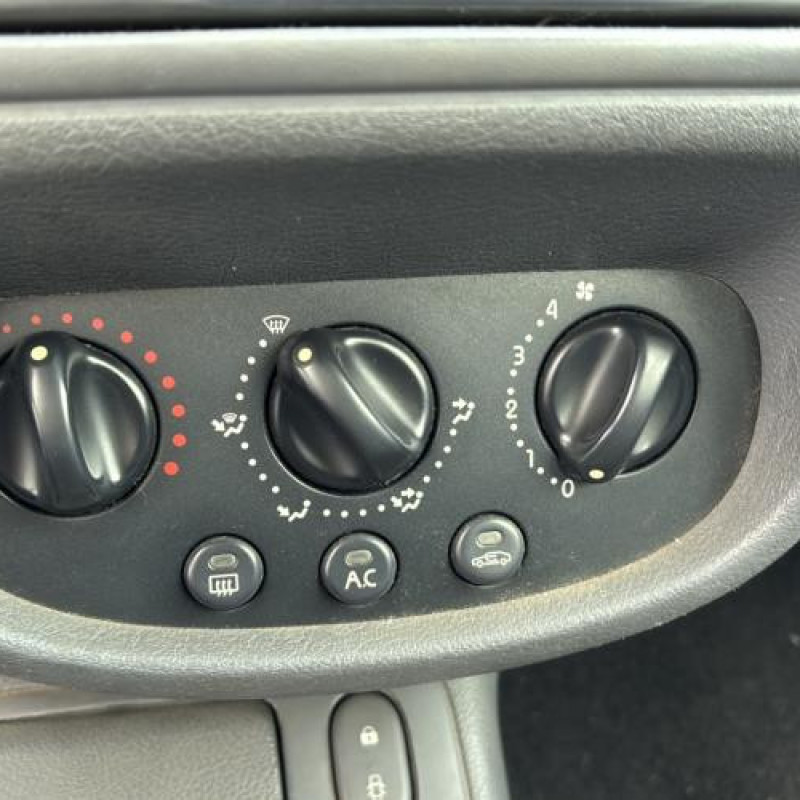 Leve vitre electrique avant droit RENAULT CLIO 2 Photo n°20