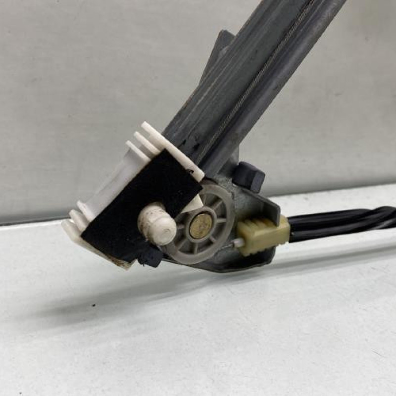 Leve vitre electrique avant gauche RENAULT MEGANE 1 Photo n°2