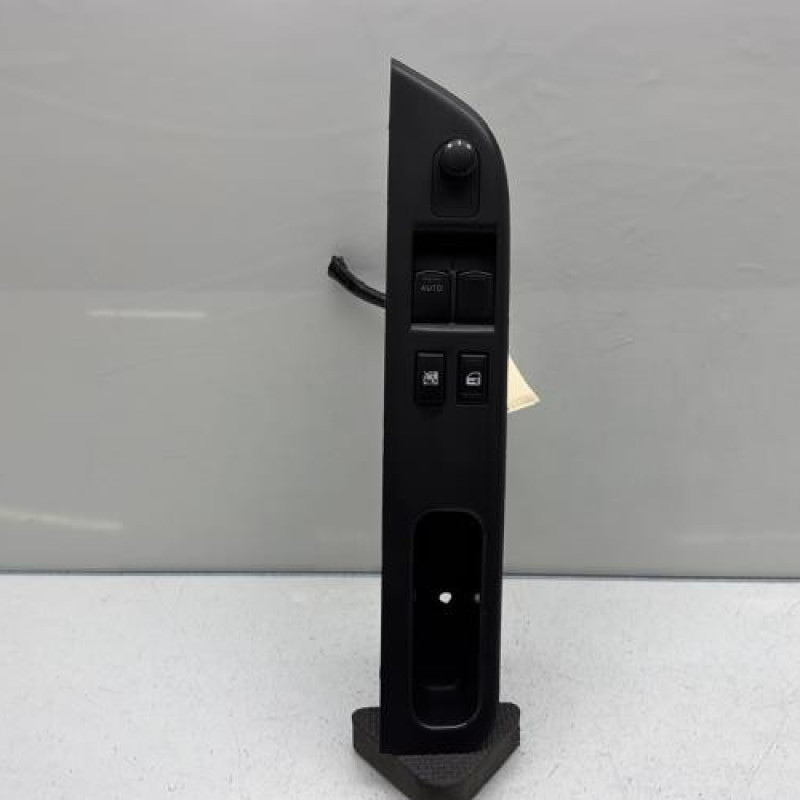 Interrupteur de leve vitre avant gauche SUZUKI SWIFT 3 Photo n°1