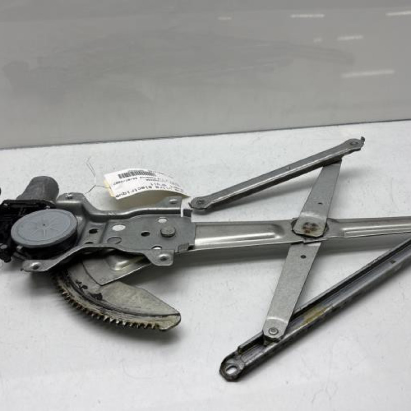Leve vitre electrique avant droit SUZUKI SWIFT 3 Photo n°1