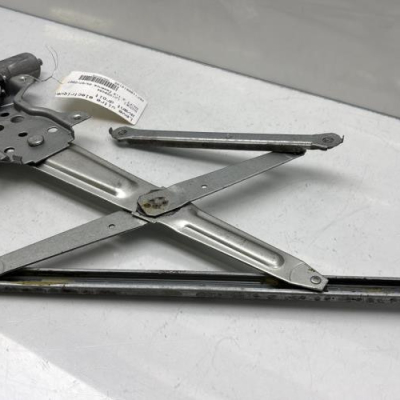 Leve vitre electrique avant droit SUZUKI SWIFT 3 Photo n°3