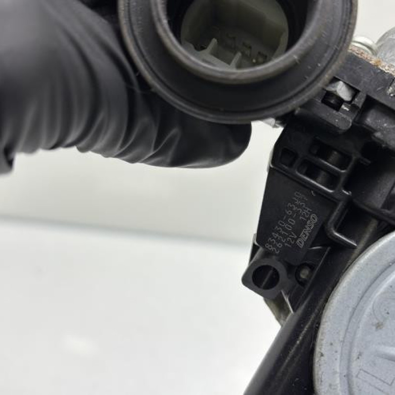 Leve vitre electrique avant droit SUZUKI SWIFT 3 Photo n°5