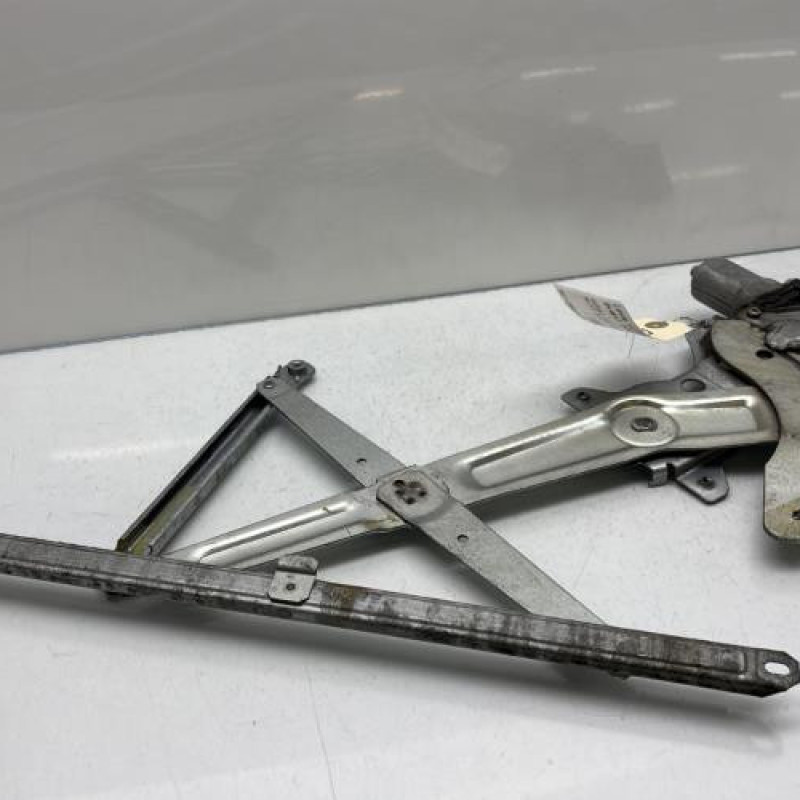 Leve vitre electrique avant droit SUZUKI SWIFT 3 Photo n°6