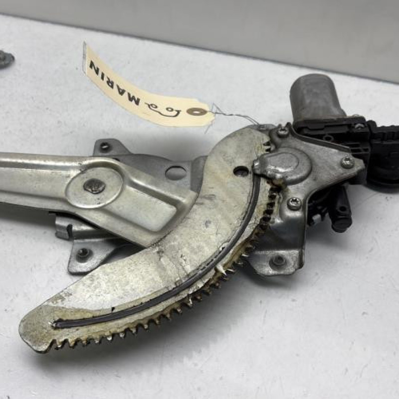 Leve vitre electrique avant droit SUZUKI SWIFT 3 Photo n°7